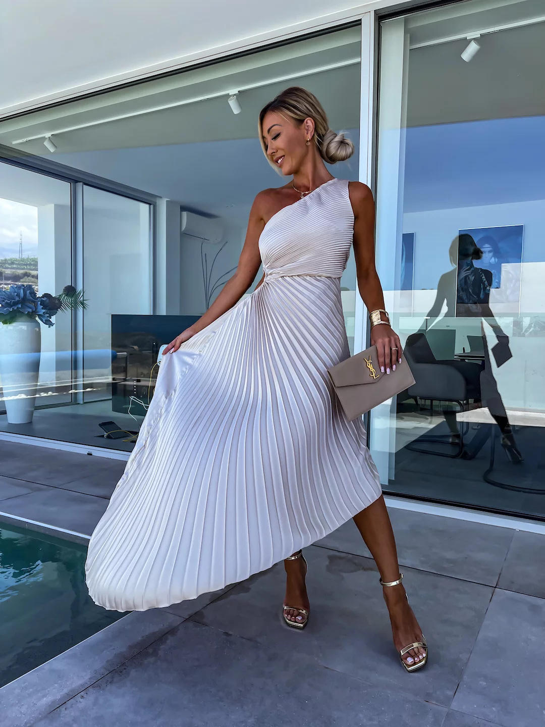 Lunara - Plissiertes One-Shoulder-Midikleid