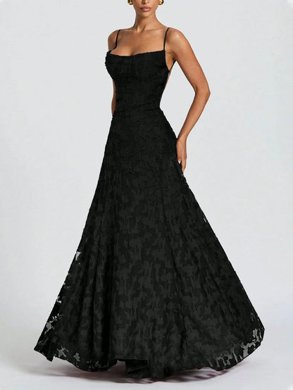 Lysandra - Figurbetontes Spitzen-Maxikleid