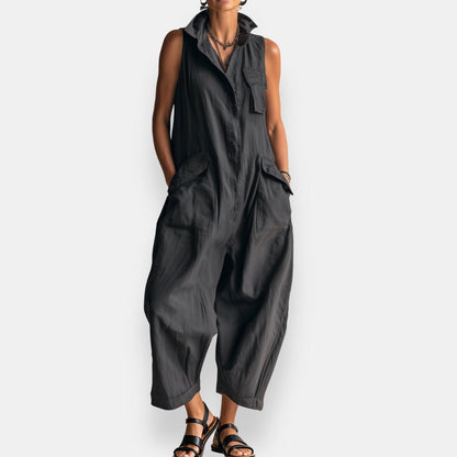 Arvella - Ärmelloser Stehkragen-Jumpsuit