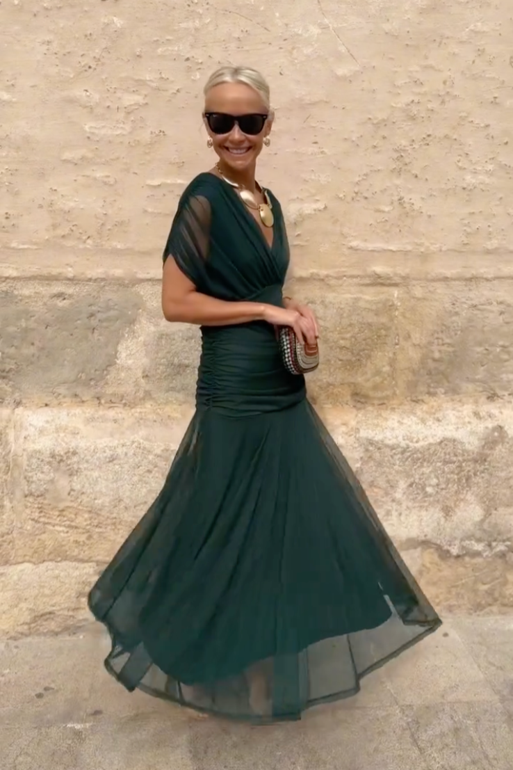 Aveline - Tailliertes Maxikleid mit V-Ausschnitt