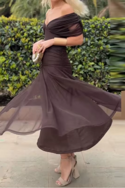 Aveline - Tailliertes Maxikleid mit V-Ausschnitt