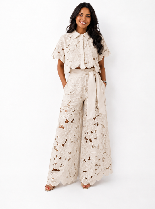 Cynthia - Spitzenbluse und Hose