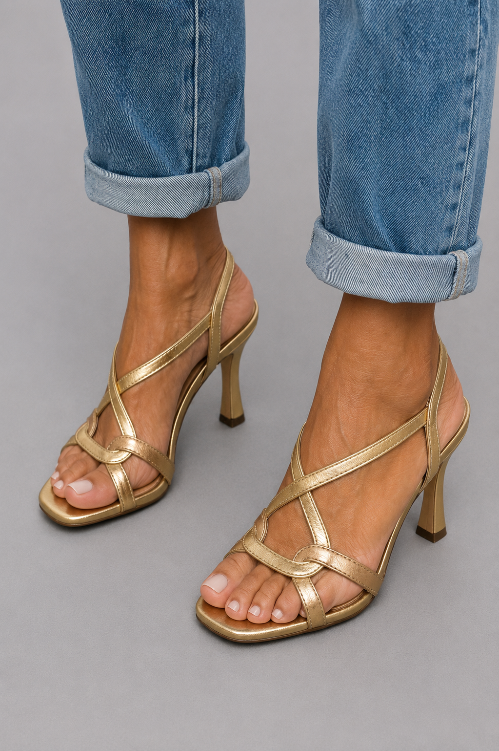Jamie - Goldene Absatzsandalen mit Riemchen