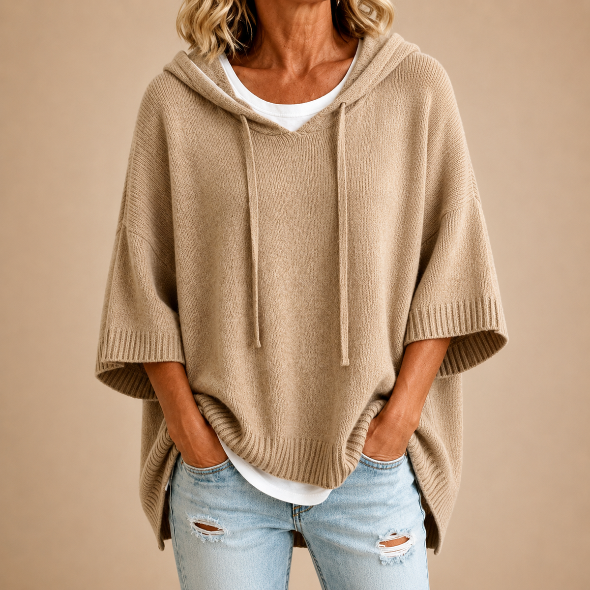 Ofelia - Kapuzen-Strickponcho mit 3/4-Ärmeln