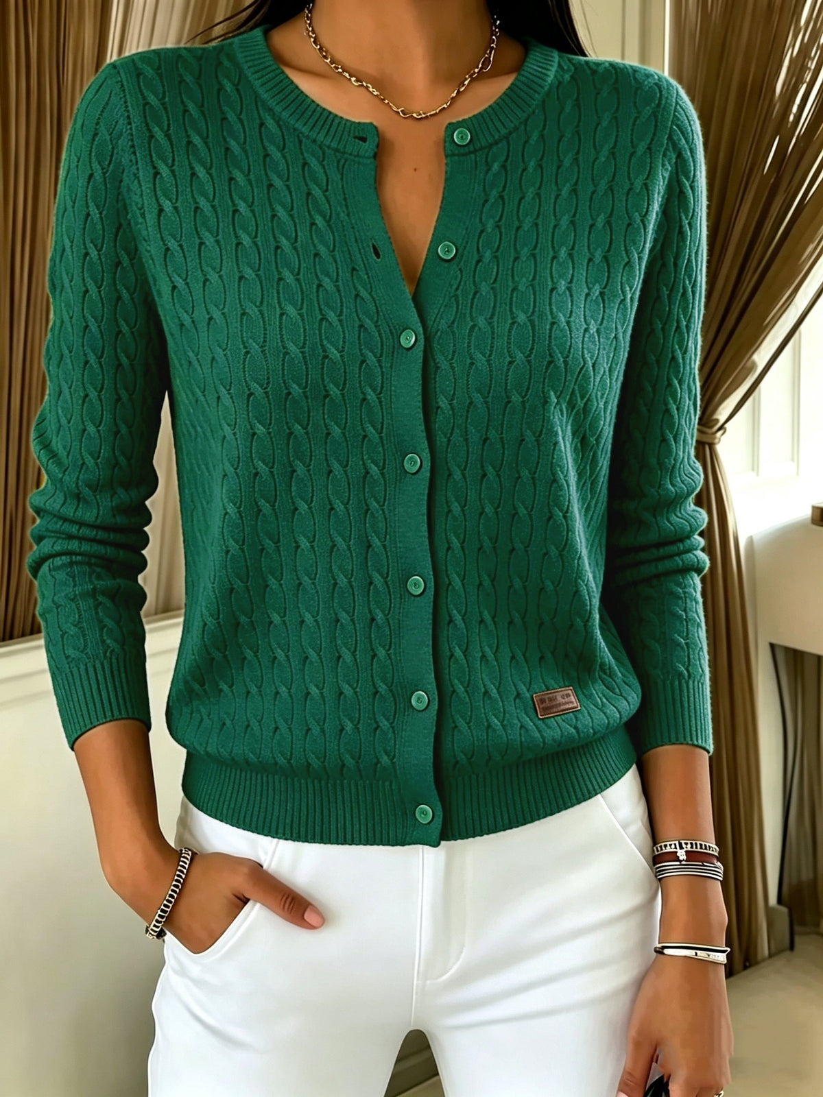 Tilde - Ein-Knopf Zopfstrick-Strickjacke