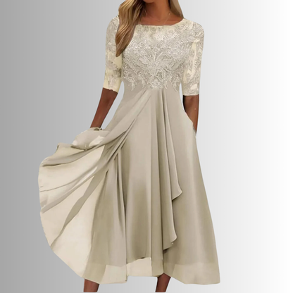 Vanessa - Kleid mit geschlossenen Rücken und Spitze