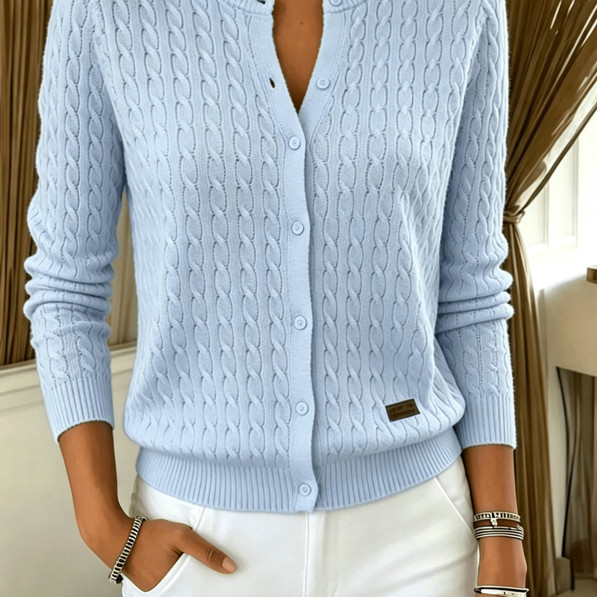 Tilde - Ein-Knopf Zopfstrick-Strickjacke