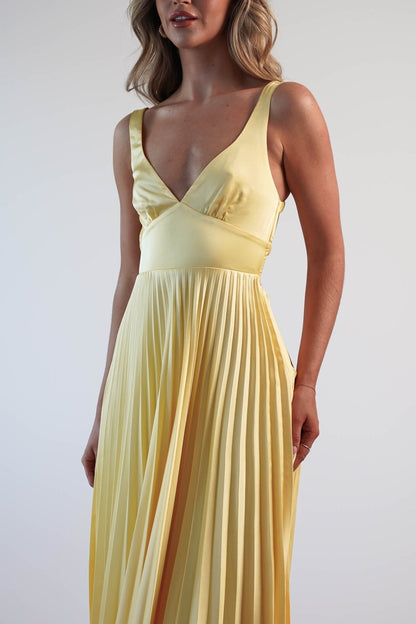Veloria - Fließendes Plissee-Maxikleid