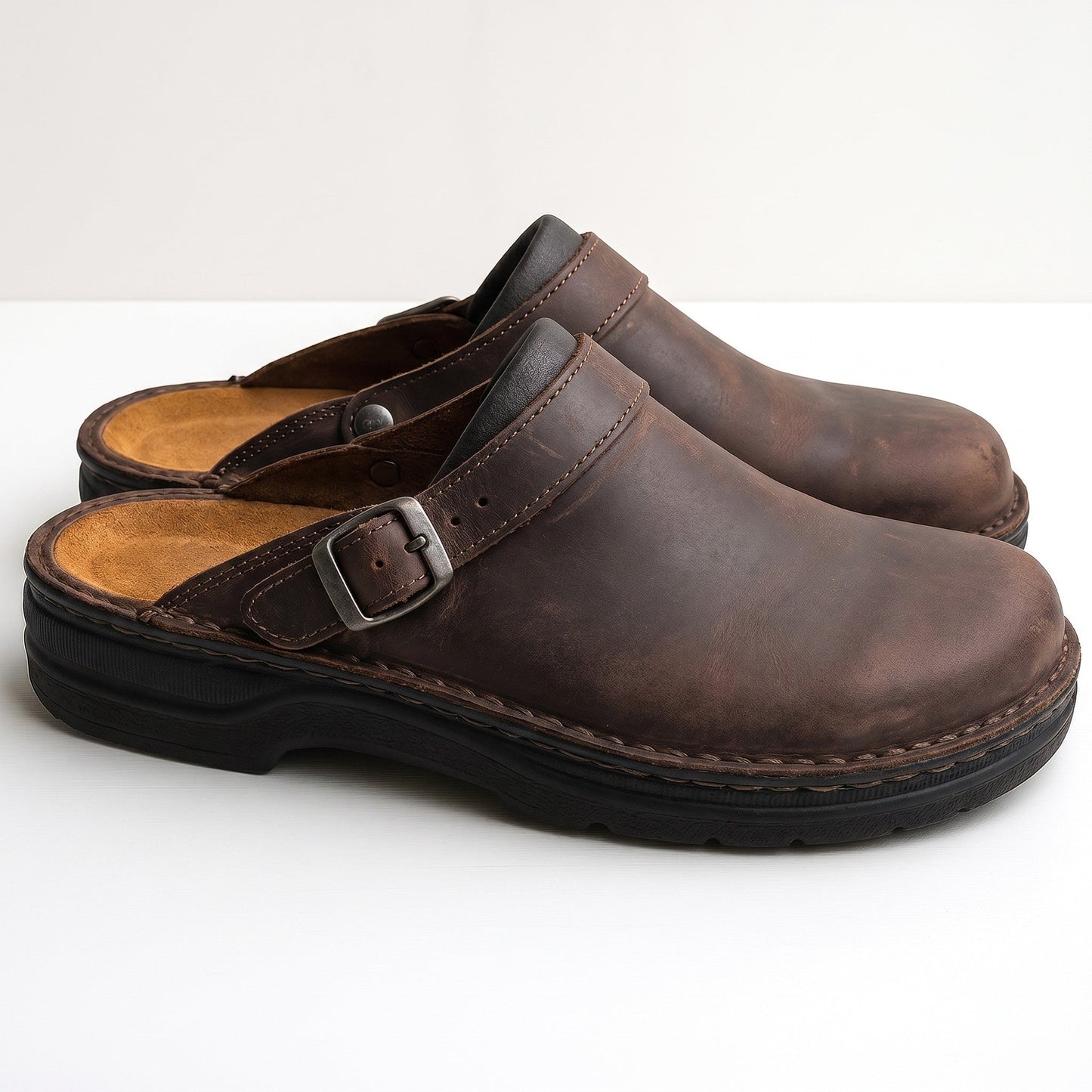 Beloro - Gepolsterte Wildleder-Clogs