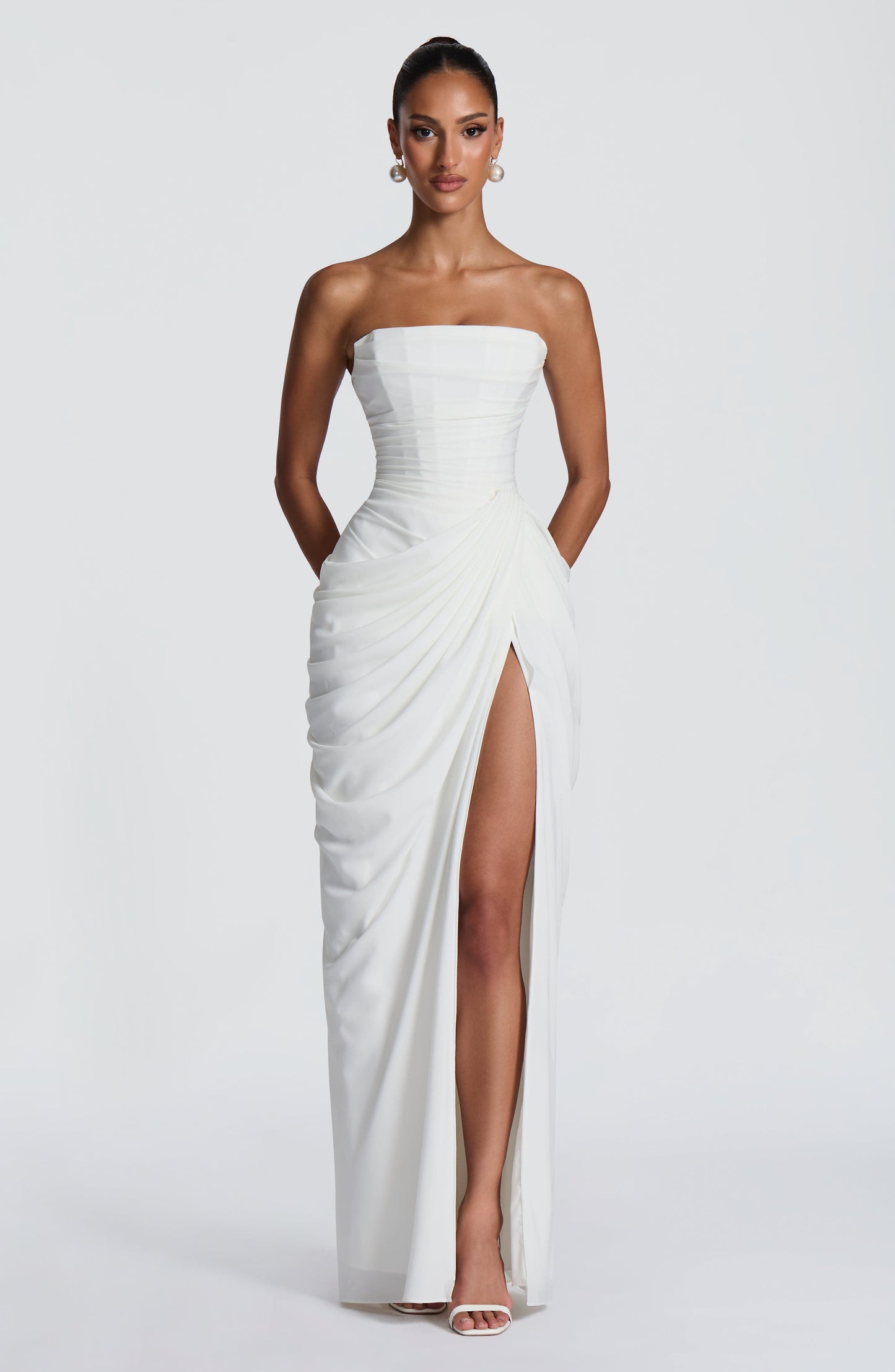 Lunara - Drapiertes Maxikleid mit hohem Schlitz