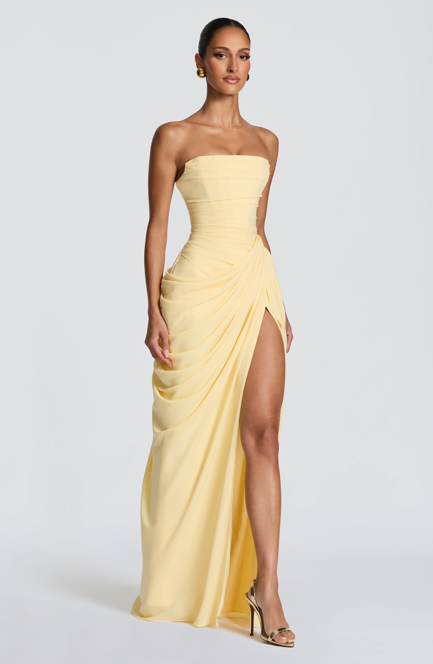 Lunara - Drapiertes Maxikleid mit hohem Schlitz