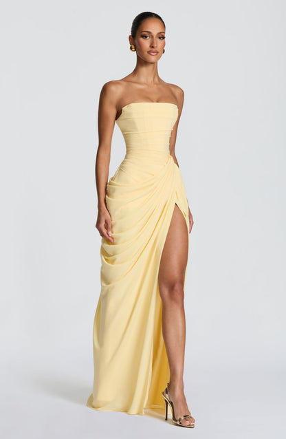Lunara - Drapiertes Maxikleid mit hohem Schlitz