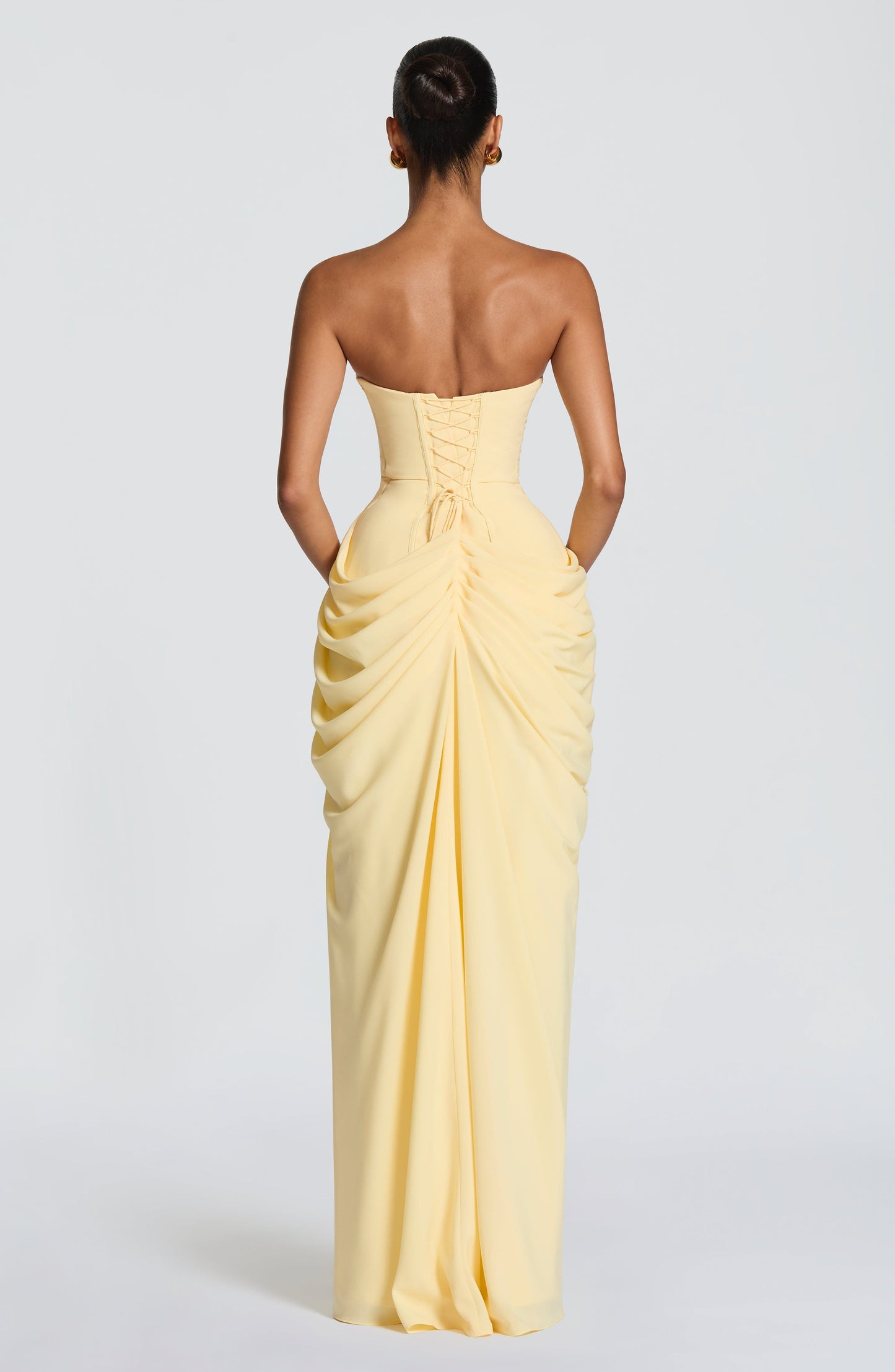 Lunara - Drapiertes Maxikleid mit hohem Schlitz