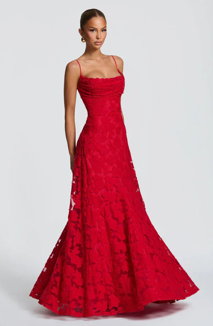 Lysandra - Figurbetontes Spitzen-Maxikleid